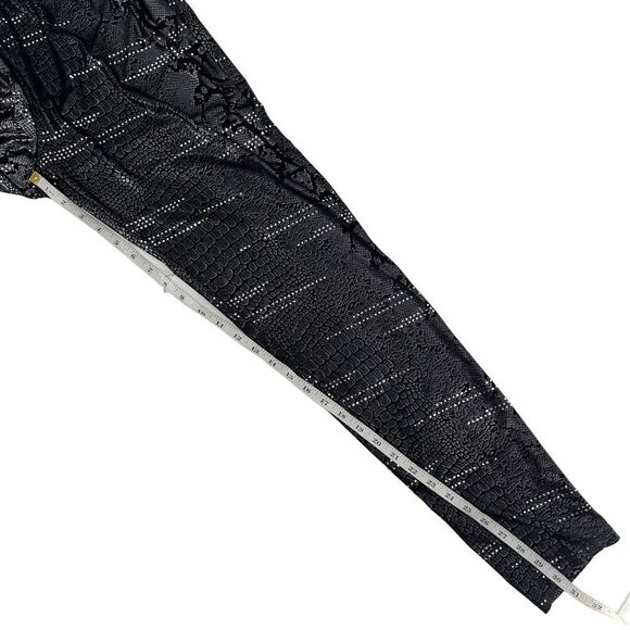 Torrid Snakeskin Pattern Metallic Black Leggings Size 2 - Picture 7 of 8